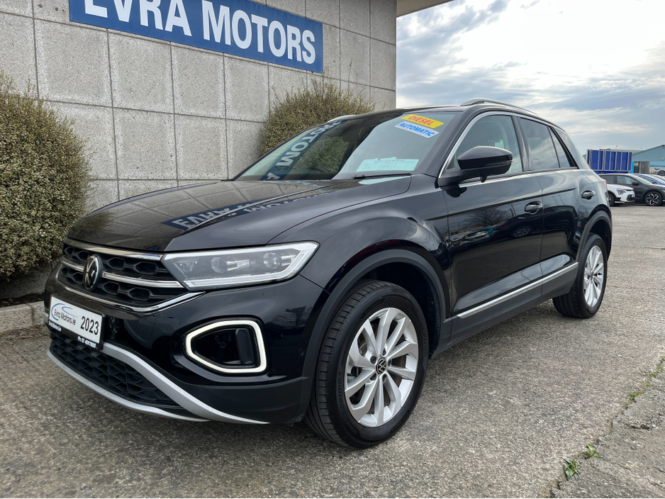 2023 Volkswagen T-Roc - image 5
