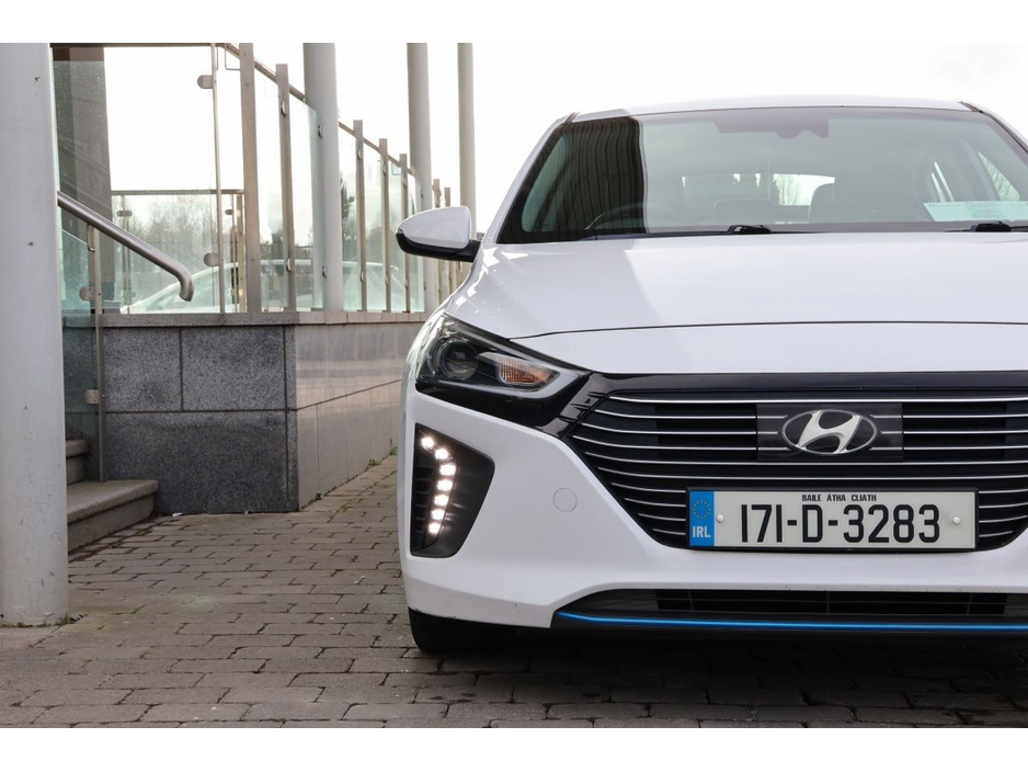 2017 Hyundai Ioniq - image 4