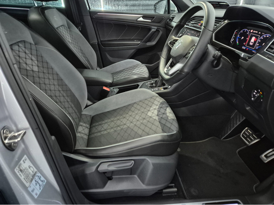 2021 Volkswagen Tiguan - image 14