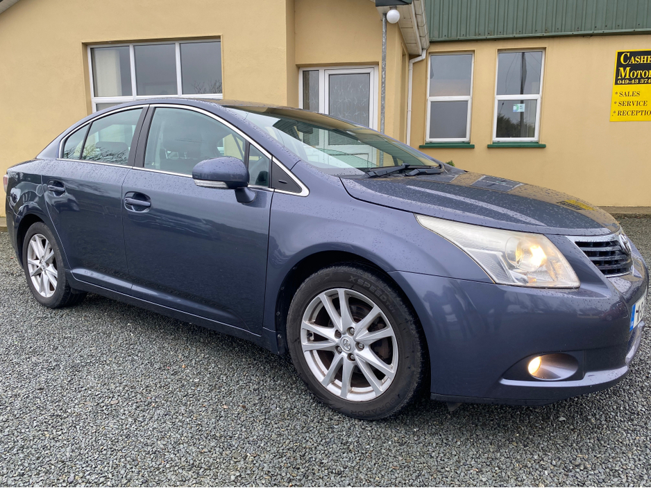 2011 Toyota Avensis - image 4