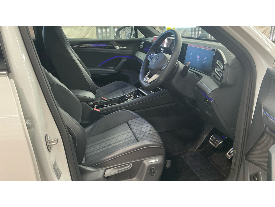 2025 Volkswagen Tiguan - image 7