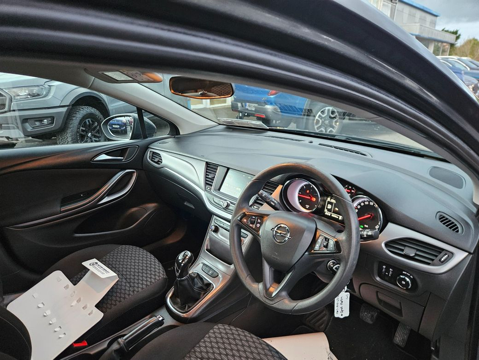 2016 Opel Astra - image 8