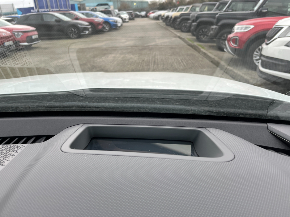 2023 Kia Niro - image 28