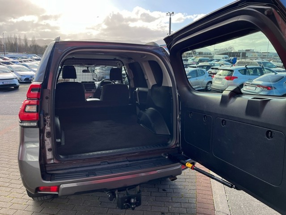 2021 Toyota Landcruiser - image 10