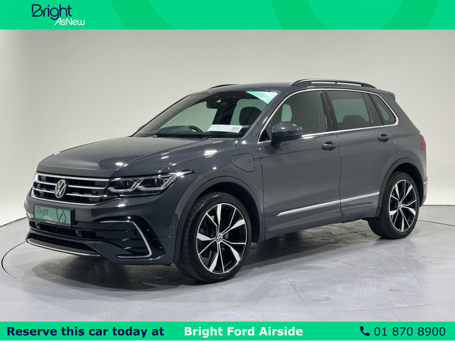 2023 Volkswagen Tiguan - image 3