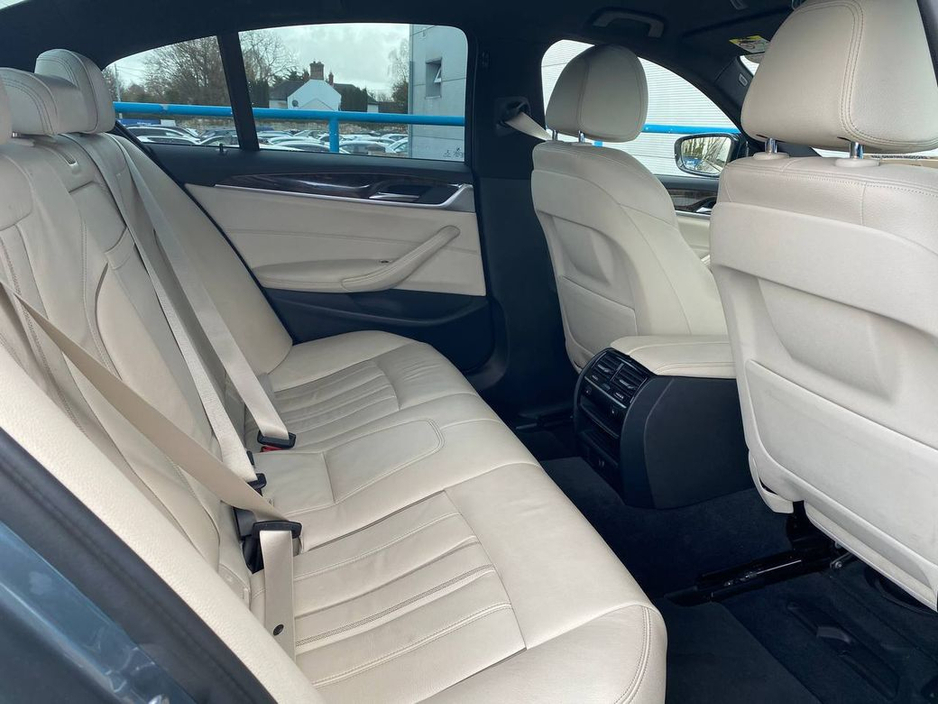 2017 BMW 5 Series - image 8