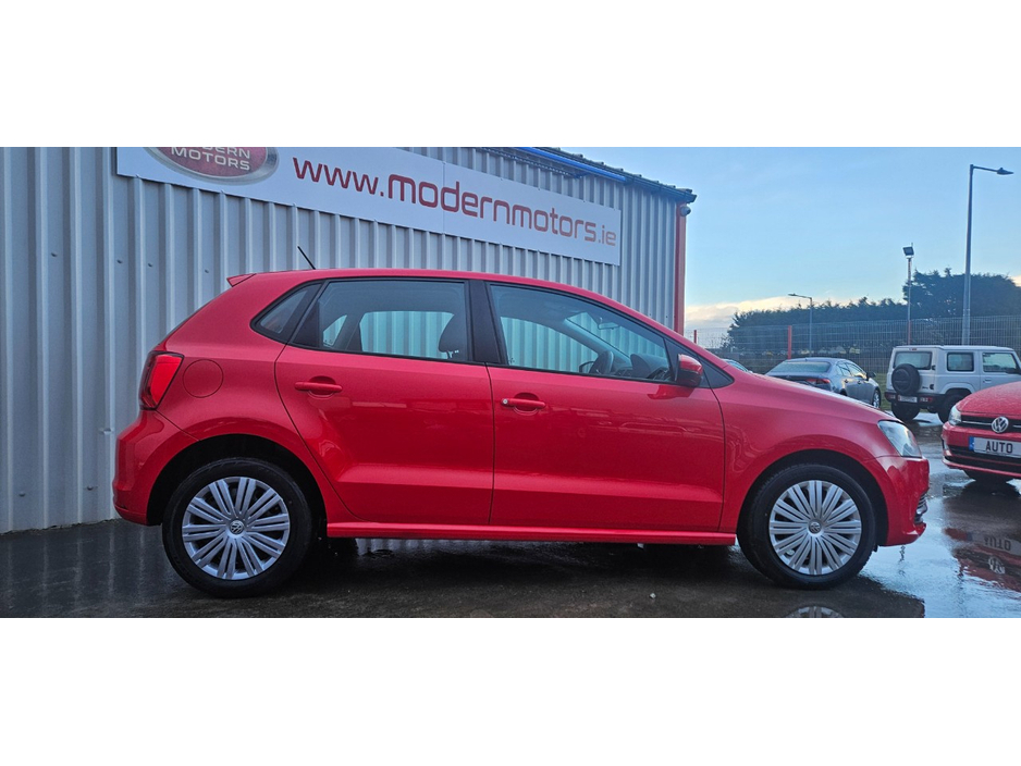 2017 Volkswagen Polo - image 4