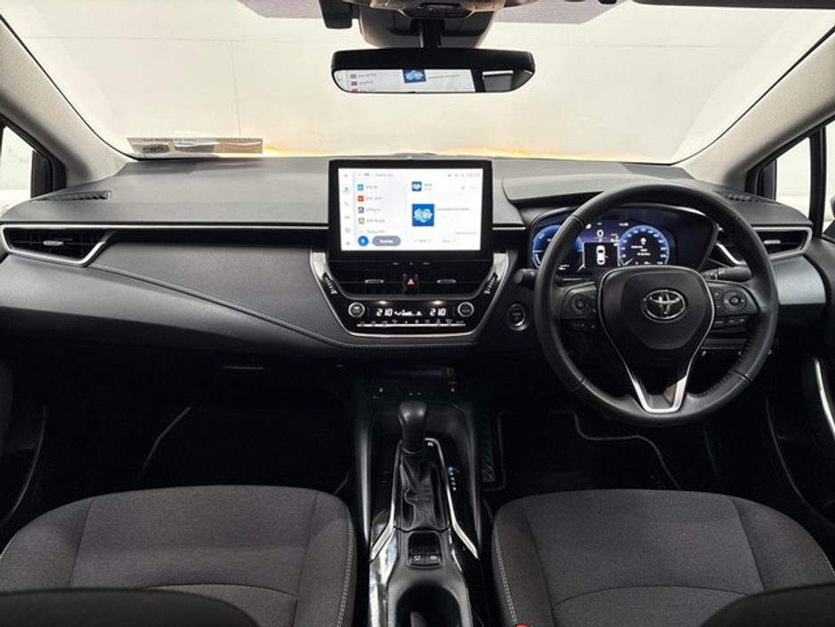 2025 Toyota Corolla - image 8