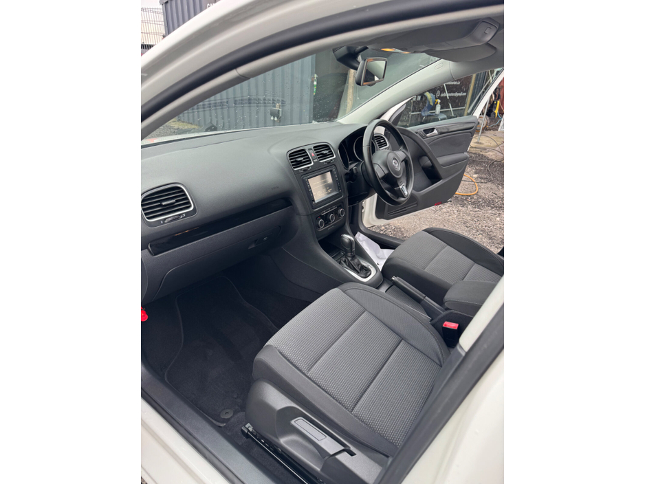 2012 Volkswagen Golf - image 7