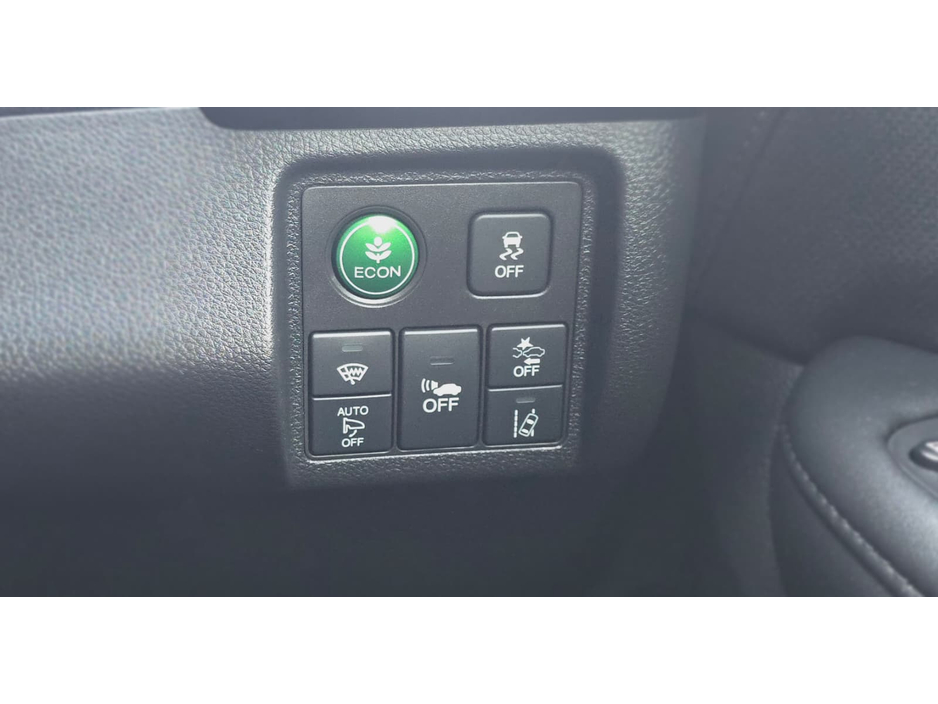 2016 Honda Vezel - image 14