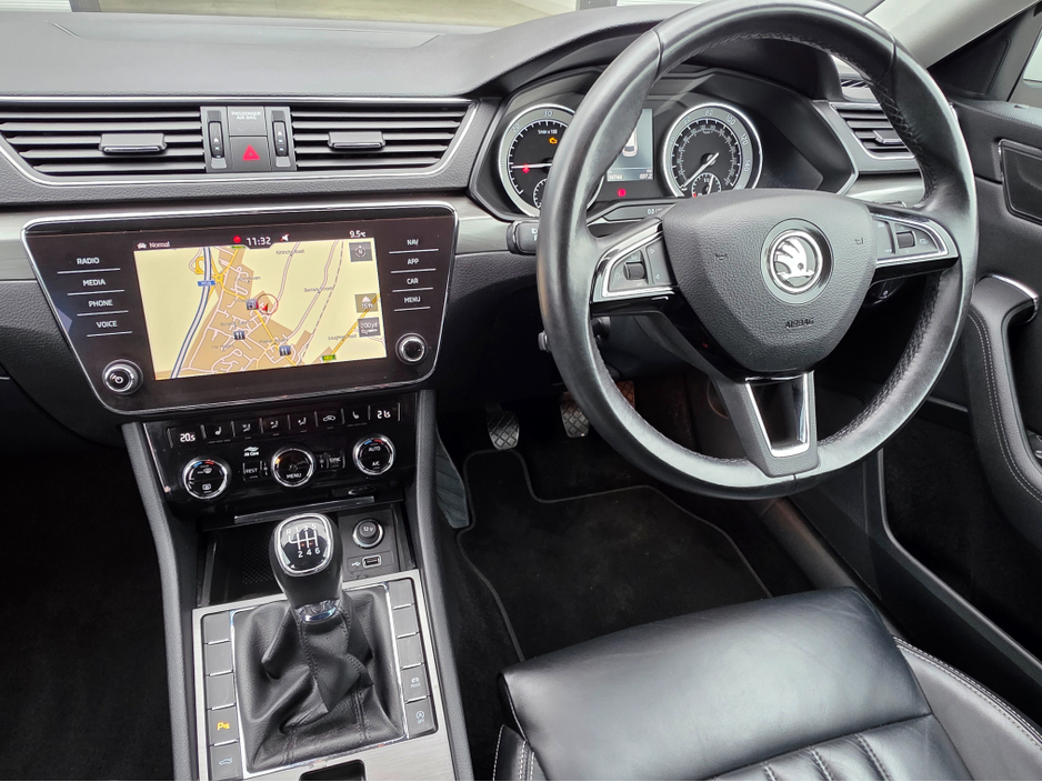2020 Skoda Superb - image 18