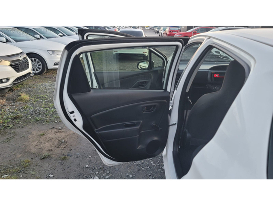 2018 Toyota Vitz - image 8