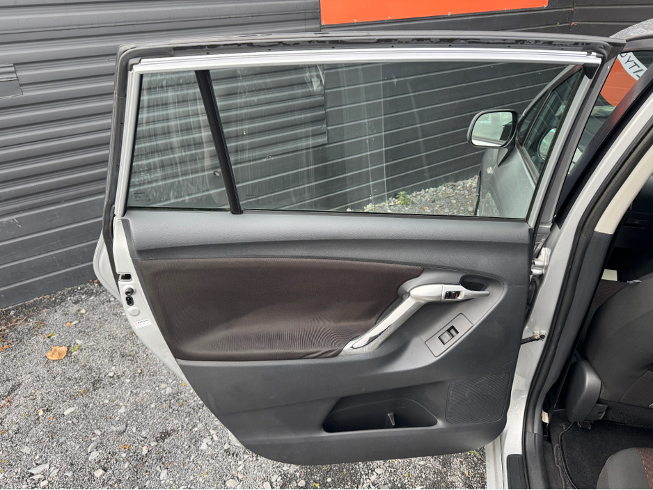 2011 Toyota Corolla Verso 2.0 D-4D LUNA 7 SEATER €5,495