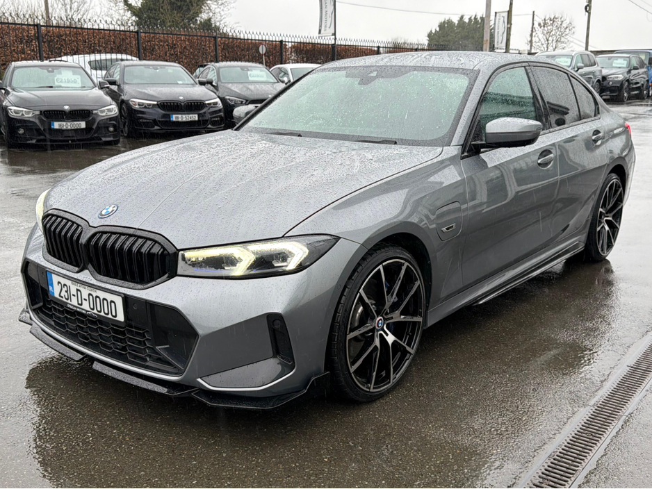 2023 BMW 3 Series - image 7