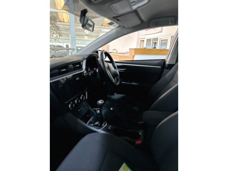 2018 Toyota Corolla - image 6