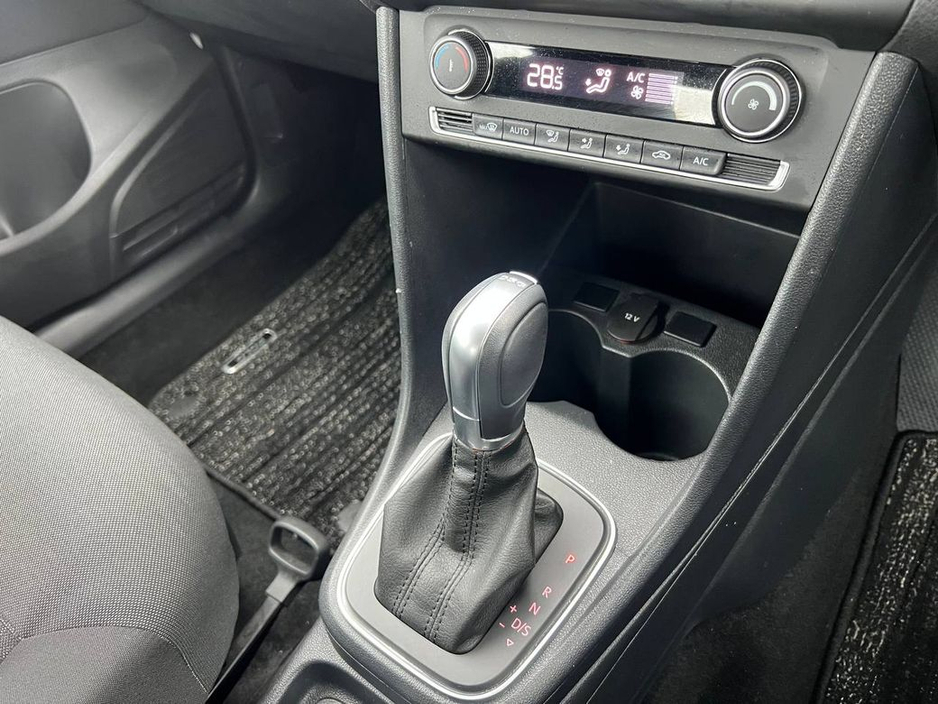 2017 Volkswagen Polo - image 11