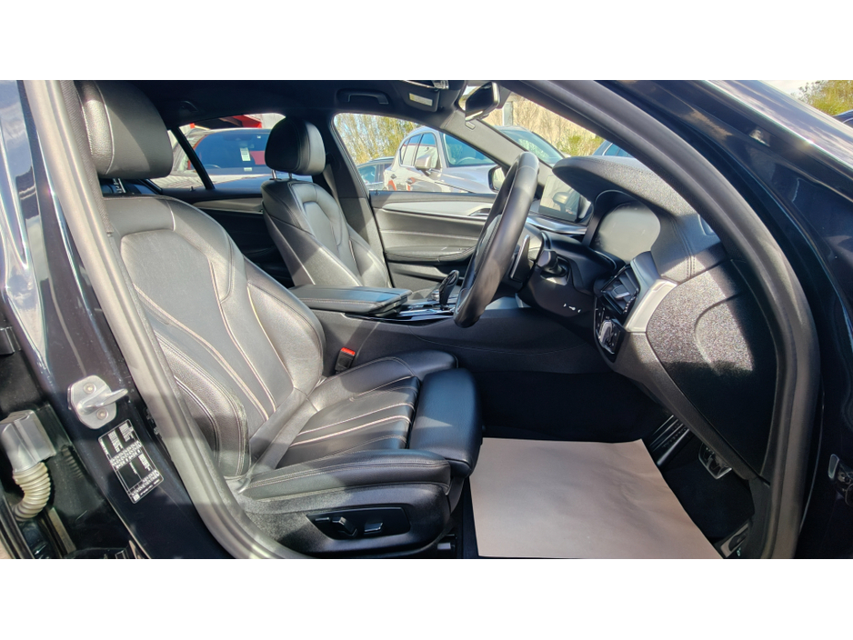 2019 BMW 5 Series - image 13