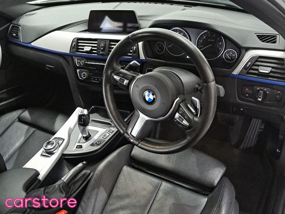 2017 BMW 3 Series - image 15