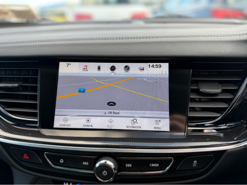 2018 Opel Insignia - image 23