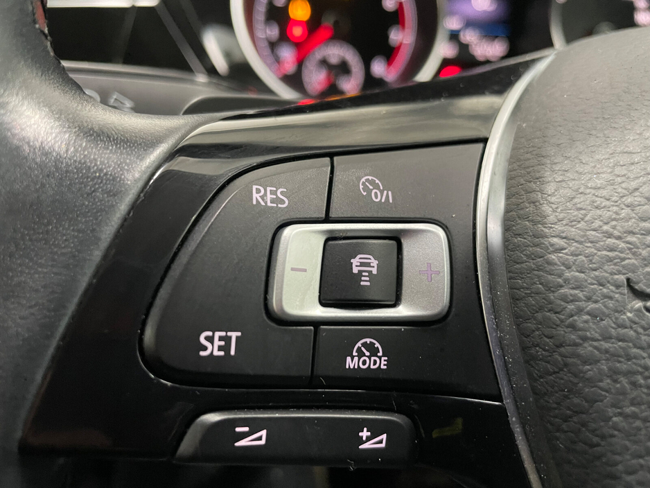 2017 Volkswagen Touran  €16,995