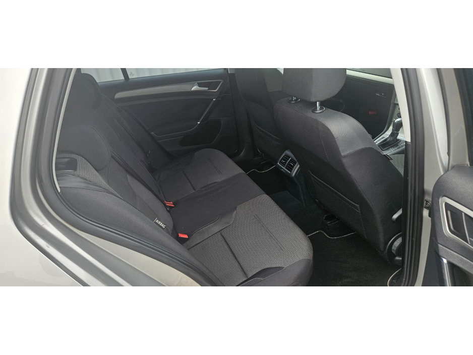 2016 Volkswagen Golf - image 27