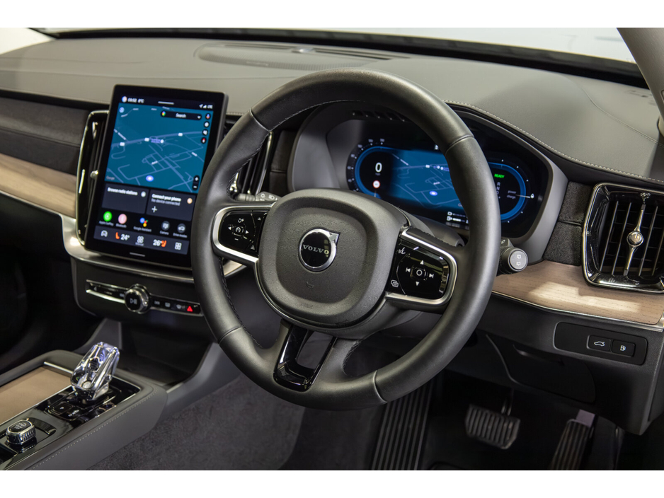 2025 Volvo XC90 - image 9