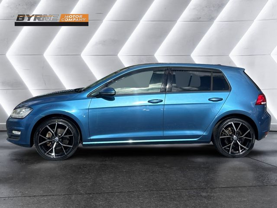 2015 Volkswagen Golf - image 2