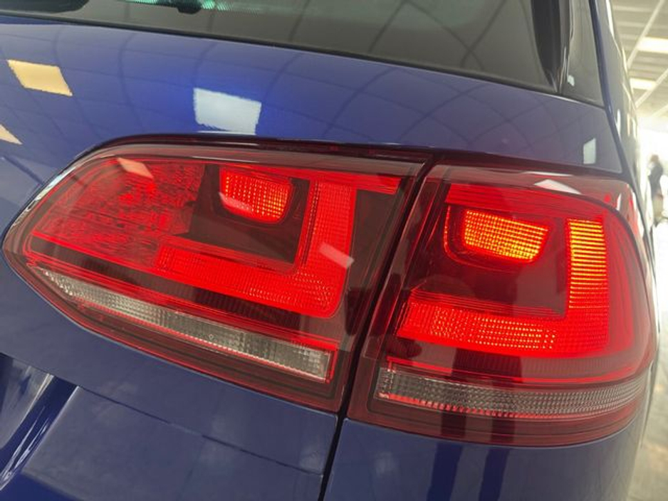 2016 Volkswagen Golf - image 19