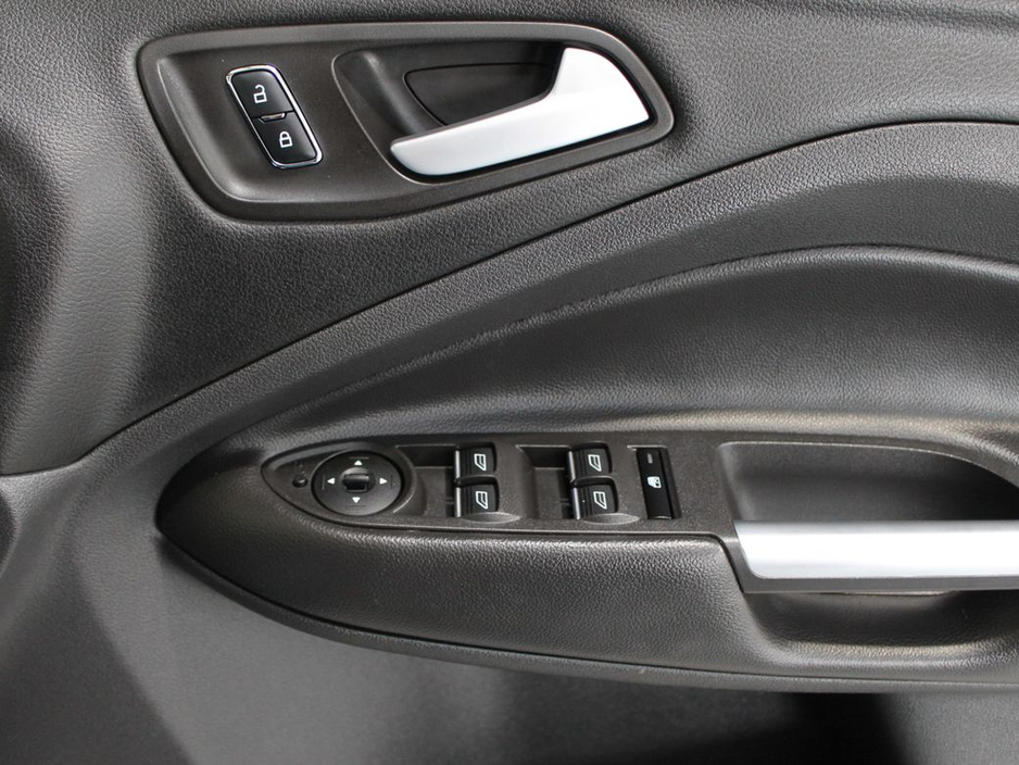 2016 Ford Kuga - image 25