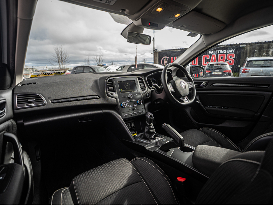 2019 Renault Megane - image 9