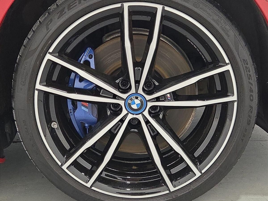 2024 BMW 3 Series - image 14