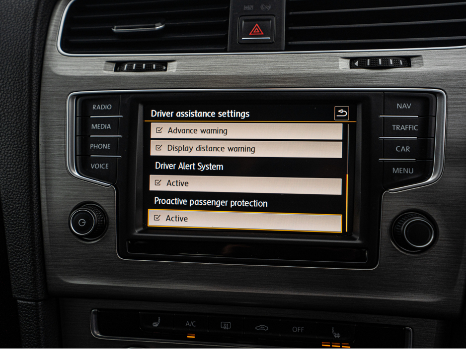 2016 Volkswagen Golf 2016 VW Golf 1.4tsi Auto/High spec/1yr warranty €12,888