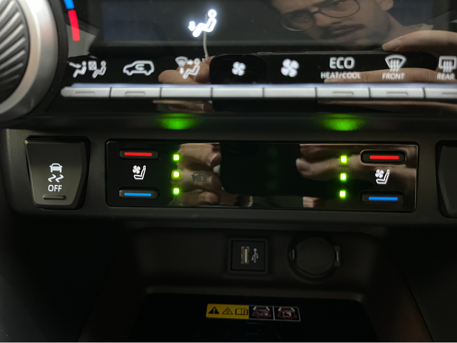 2025 Toyota Rav4 - image 22