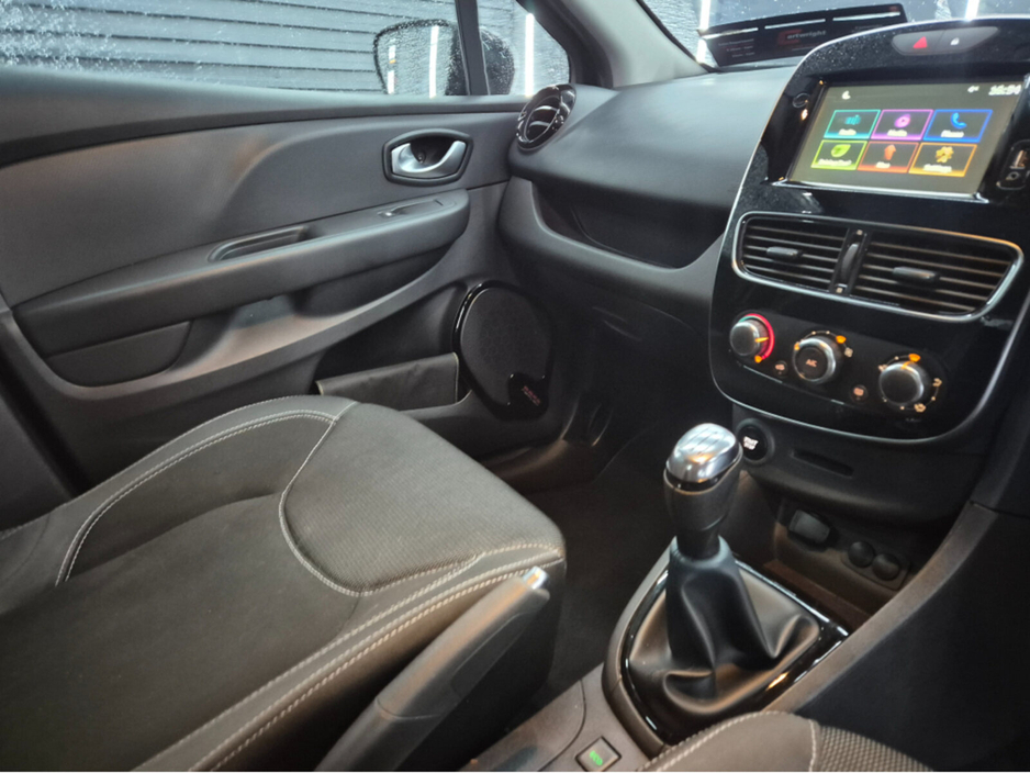 2017 Renault Clio - image 6