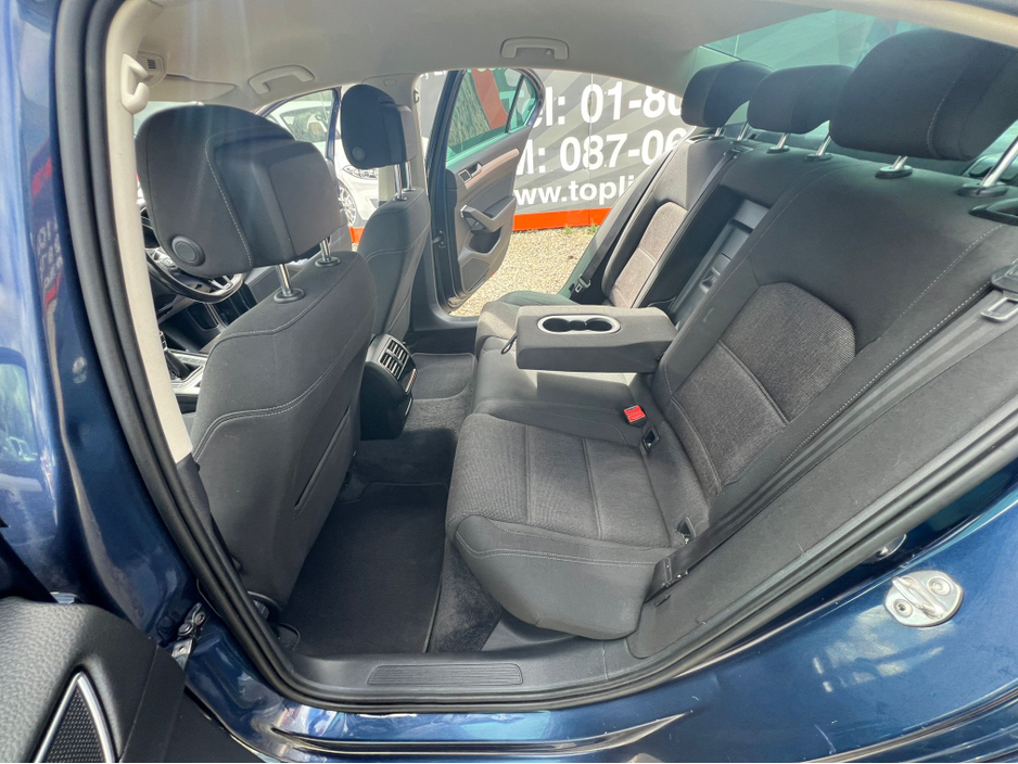 2015 Volkswagen Passat - image 14