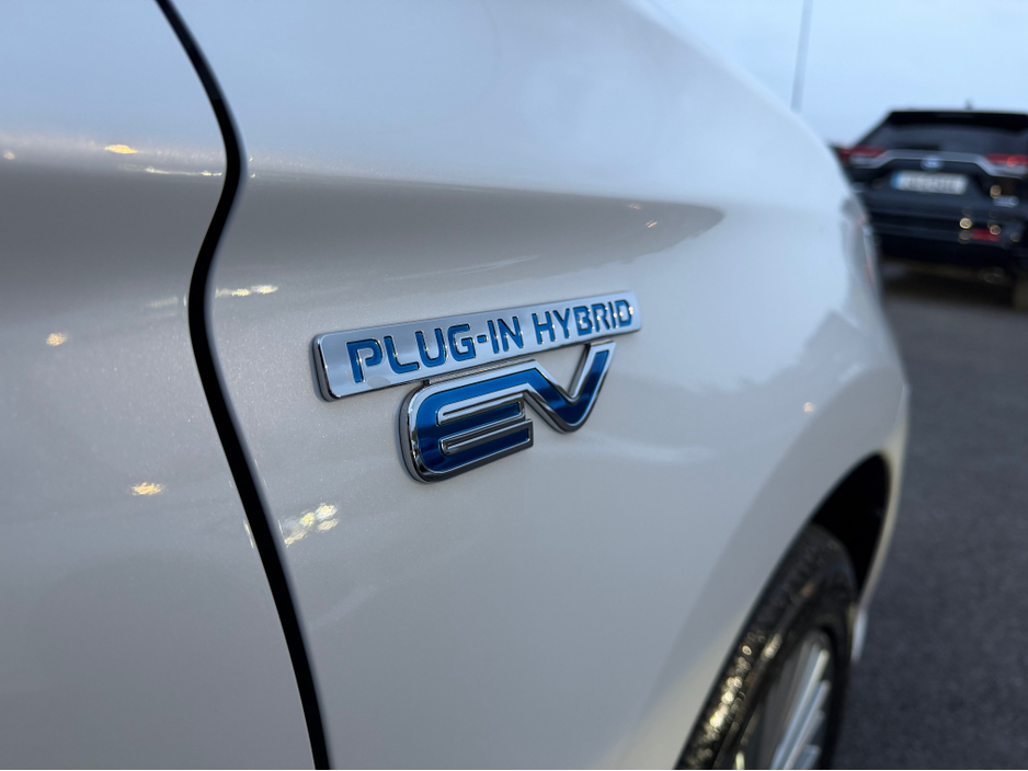 2020 Mitsubishi Outlander - image 15