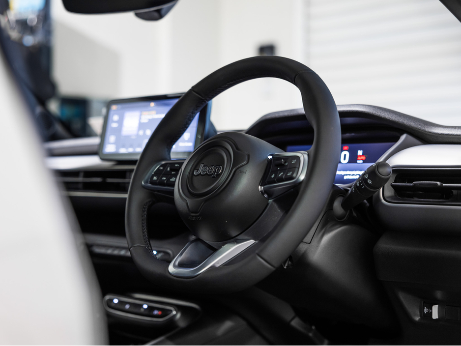 2026 Jeep Avenger 4XE Upland €39,995