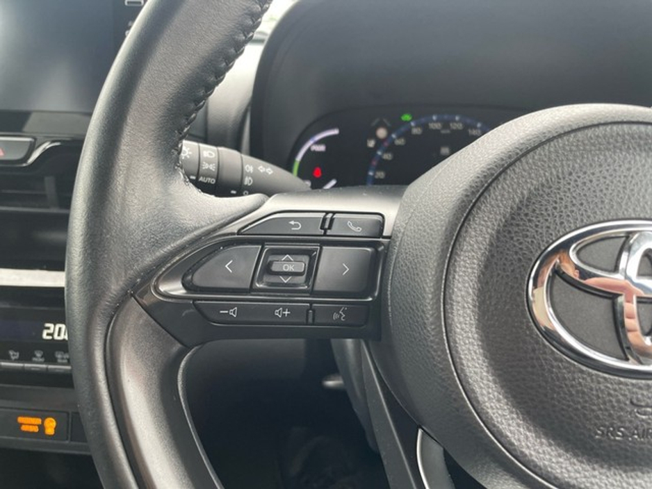 2022 Toyota Yaris Cross - image 11