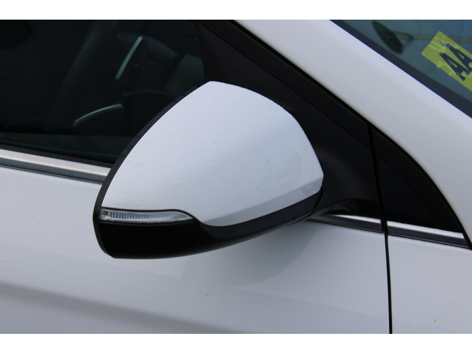 2017 Hyundai Ioniq - image 10