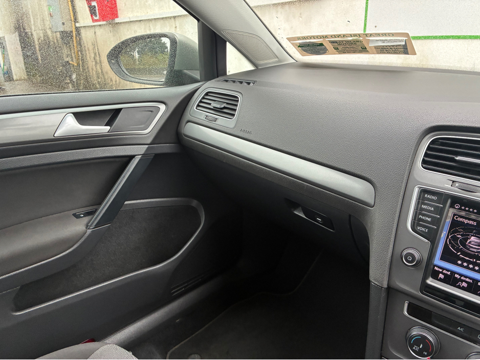 2016 Volkswagen Golf - image 19