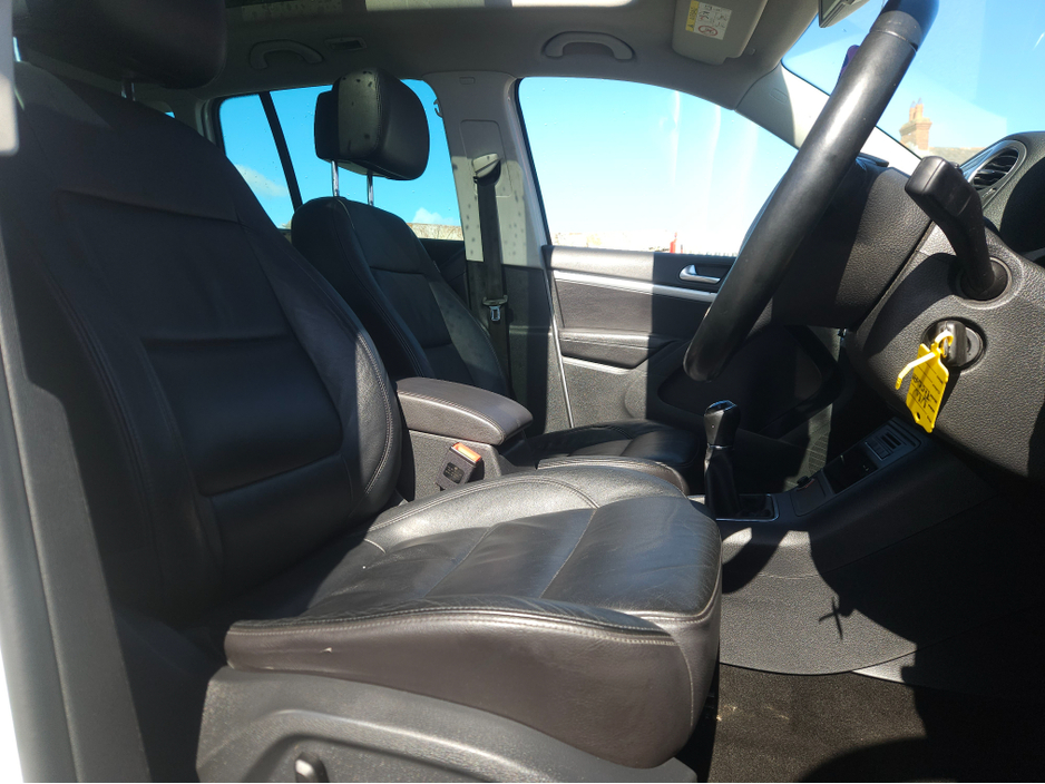 2016 Volkswagen Tiguan - image 5