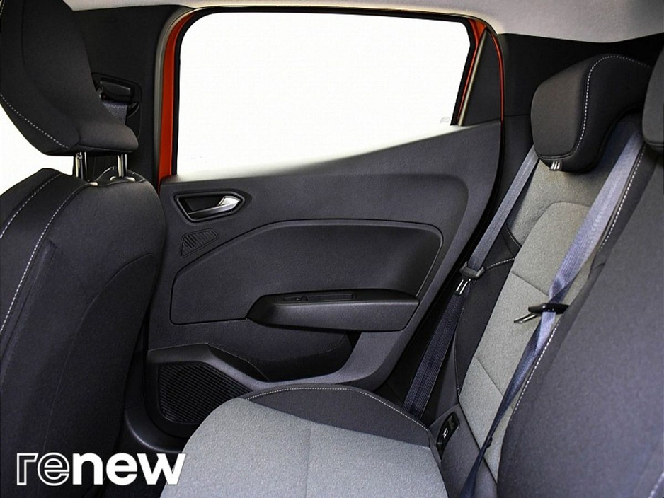 2025 Renault Clio - image 11