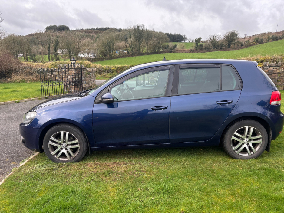 2011 Volkswagen Golf - image 4