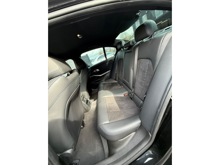 2020 BMW 3 Series - image 20