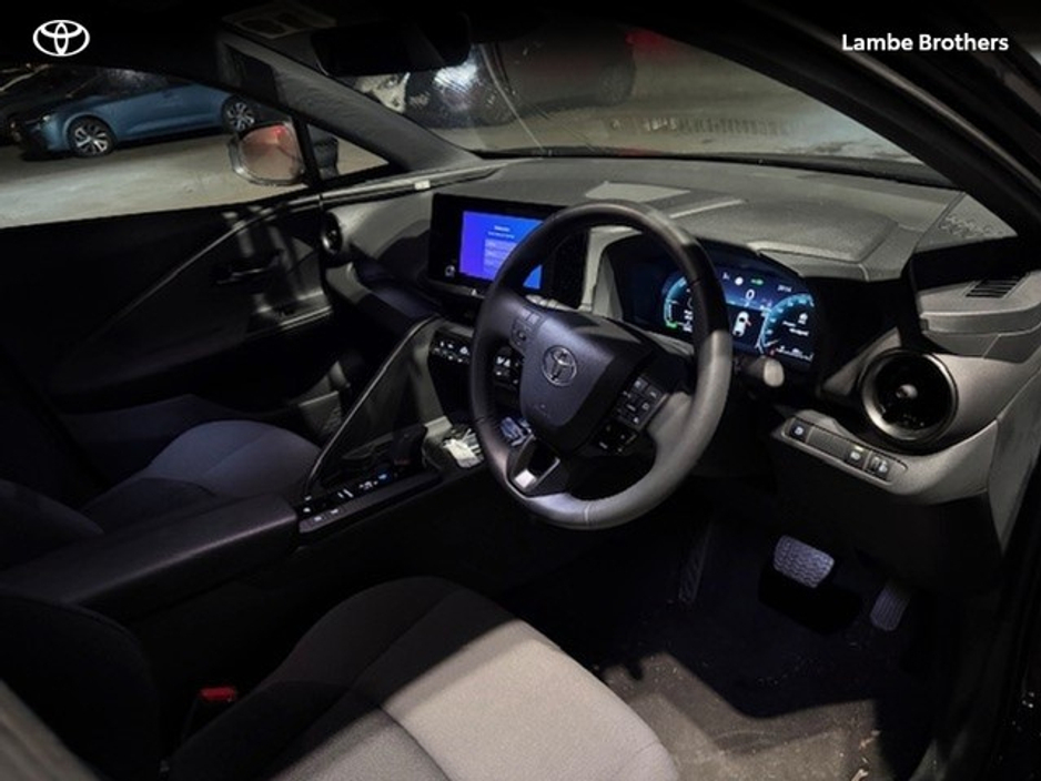 2024 Toyota C-HR - image 10