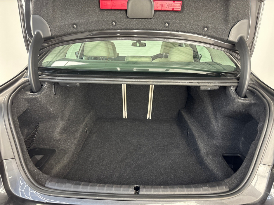2019 BMW 5 Series - image 13