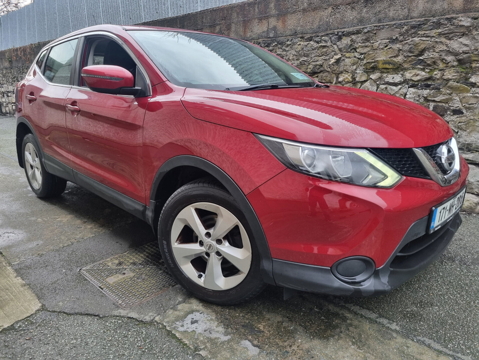 2017 Nissan Qashqai 1.2 PET XE CVT €10,000