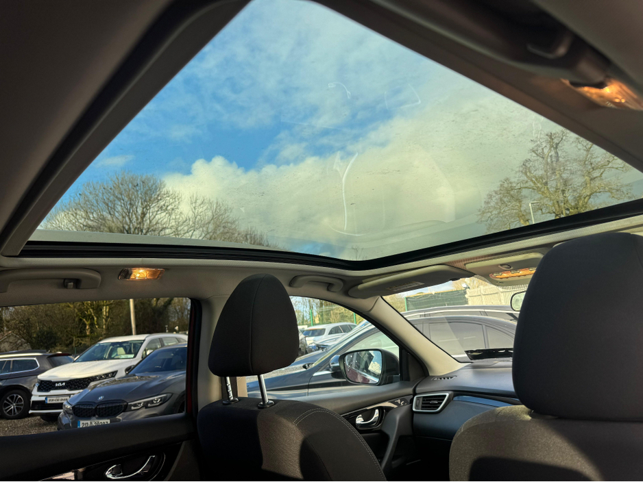 2018 Nissan Qashqai 1.6 SV 18 4DR pan roof €15,950