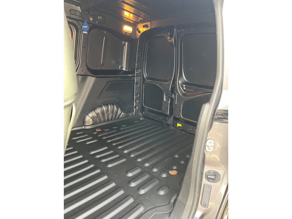 2021 Peugeot Partner 