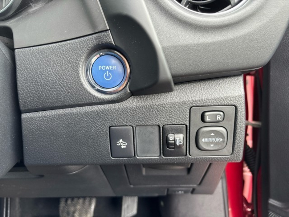 2018 Toyota Auris - image 12